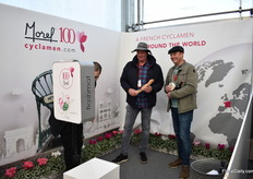 Also pictures of the guests were taken at a photo booth and wearing typical French clothing and holding typical French food.