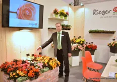 Matthias Rohde of Begonien Rieger presenting their begonia varieties, including their new varieties like Chicago - a new red variety that is a good outdoor and heat tolerant variety that flowers early.