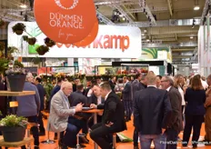 At Dümmen Orange, a lot of meetings are taking place also at their booth, they presented their assortment of pot plants, annuals, perennials, cut flowers, tropical plants and flower bulbs. In comparison to last year, the lay out of the booth changed a bit. "It changed from a wide product range presentation towards showing product highlights in inspirational settings. The booth received a complete makeover to inspire with megatrends and focus on the most important products."