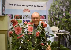 Anthony Tesselaar of Camellia Volunteer. A winter hardy variety and according to Anthony, people say that it is the best known camelia in the world.