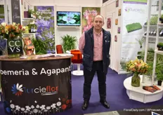 Mark Hodson of Turcieflor, French breeder and propagator of alstroemeria and agapanthus. A new variety this year is Elisabeth, a red winter resistant compact variety. Besides, also for the first time, they now have an exclusive series of tulbaghias that come from South Africa. He has five exclusive varieties for the European market.