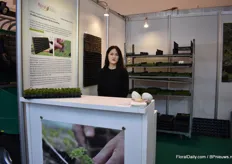 Minhye Kim of J' t House. In their booth, they proudly refer to the FloralDaily article in which they are mentioned, namely article 10 million young plants with the GreenPlug.