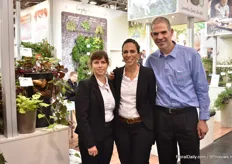 Reat Haza, Maya Avni and Eyal Inbar of Histhtil next to the Sweet potato varieteis in the series Treasure island. These potatoes are varieties of Pat FitzGerarld, from Ireland, and have besides their edible value also ornamental value.