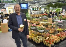 Kim Bjornekaer of Rosburg. This Danish grower grows kalanchoe, chrysanthemum, pot roses and calandiva in 6 cm pots. 95% of its products he grows is for export.