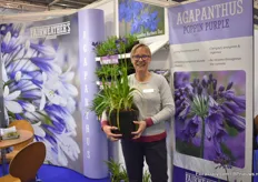 Sharon Lowndes with Agapanthus Poppin Purple. Plantipp, their agent, won the novelty award.