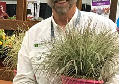 John Hoffman of Hoffman Nursery with Schizachyrium scoparium ‘Chameleon’ PP31339 (a variegated Little Bluestem!)
