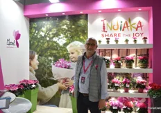 Joan Vergés at the Morel Cyclamen stand, showcasing their Indiaka line, which are heat resistant and intensely colored.