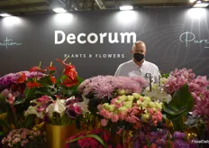 Harold Hartog behind lots of beautiful flowers on display at the Decorum booth.