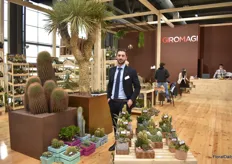 Saverio Burronia presenting Giromagi's cacti and succulents.