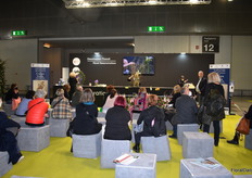 Throughout the fair, floral demonstrations were organized. Many visitors took the time to sit and learn from experts.
