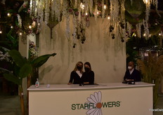 Daniela and Greta at the StarFlowers stand.
