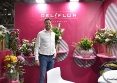 Arjan van der Burg amongst Deliflor's chrysanthemums.
