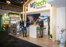 Aad Verduijn and Peter van den Bemd of MJ Tech get a visit from De Heufkens' Erik Bok.