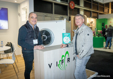 Vincenzo Russo of Vifra gets a visit from Mike van Zon Of nursery M&M. The tropical plants like a humid climate.