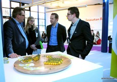 Also nominated: Belorta's Lemoncherry. Buyers of retailer Delhaize talking with Peter Geerts, Syngenta, and Peter Parms, BelOrta