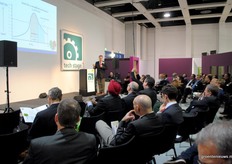 Hortidaily-editor Boy getting an espresso at Vifra