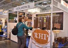 Checking out the Vista Jardin products