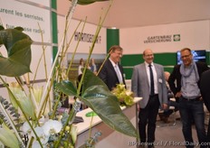 Beautiful flower arrangements, as expected, in the each booth. In the one of Hortsure / Gartenbau Versicherung as well. On the background Alexander van Kurten, Christian Beutter and Martin Bock