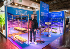 Jeroen van Beek with Indo Light