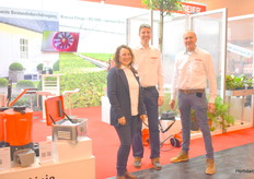 Angela, Tobias and Guy from Birchmeyer with their new spray compressor.