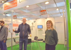 Reiner and Marie from Stratmann Industrietechnik showing their klimacomputer.