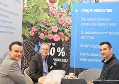 Matheus Kuchnia and Dirk Muhlenweg (KNAUF) talking to a visitor