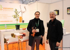 The gentlemen from Vigouroux. Jose Gomes shows off the Attalink