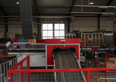 This is where the flowers come up. Transport in the greenhouse goes under the floor to the shed.