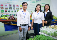 The Southern Horticultural Research Institute from Vietnam. In the middle is Lan Than. The organization researched different fruit varieties and varietal breeding techniques.