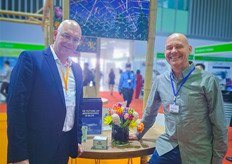 Dennis van de Leijde with KUBO, together with Kees van Baar, Dutch Embassador to Vietnam.