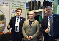 Mikhail Sinitsin, Vadim Samoylov and Dmitry Patrakov from LLC EXTRUZION, Russia Vladimir is proud to let me know that the biggest pot holds up to 900l and it’s made from PE.