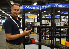 Color helps build a brand name. Wihtin Europe the Hortinno plants are very recognizable and known by their dark blue cultivation pot. Stefan Laridon with Hortinno