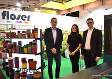 Ronald van Dijk van Henke met Katarzyna Sterna en Robert Sterna van Floser. At the show, they announced that Henke obtains exclusive sales rights from Floser for the Dutch, German, and Belgian markets (https://www.floraldaily.com/article/9594541/henke-obtains-exclusive-sales-rights-from-floser-for-the-dutch-german-and-belgian-markets/)
