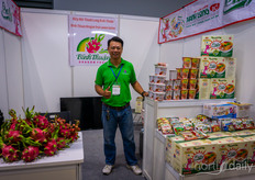 Huynh Canh with Hiep Hoi Thanh Long Binh Thuan - or the Binh Thuan Dragon fruit association. They offer fresh and processed dragon fruits. 