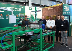 The Ellepot team Ellepot’s new FlexAIR Technology delivers a breakthrough in propagation with its patented system that produces softer, looser-filled Ellepots with up to 20% higher air content. This innovation optimises the root-zone microclimate, promoting faster, healthier, and more uniform root development while saving up to 15% on substrate costs. 