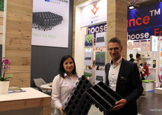 Manuela Soares and Andre Oehen (Bachmann), showing trays of Herkuplast and Bachmann.