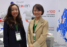 Le Thi Cham Tien and Le Huynh Thanh Giang with Grupo  Fitovan