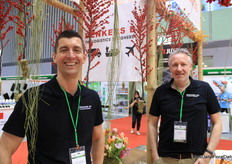 Wouter de Jager and Mark Woertman with Denkers for transport over seas or by air.