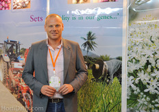 Thomas Ruiter from Q-Shallot. Q-Shallot is proppagating plant onion sets in Thailand. Next to this, Thomas Ruiter also represents tomato farm D.A.T.T., who are marketing their tomatoes under the Take Me Home brand.