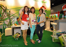 "Nattaya Pomtip, Vachiraporn Krairiksh and Ketsarin "Noochy" Naktragool from SQM."