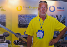 Cees Kattenberg from SikaEnergy has developed a lens construction that can be placed underneath the glass deck. It will create a very hot light beam (100-120 degrees Celsius) that can heat up water in the tubes that are mounted underneath it. By doing this, a greenhouse can become completely self sufficient. First project are underway. You will find out more about this later on HortiDaily.com