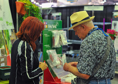 Besides ornamental plant growers, OFA also welcomed vegetable growers.Paskal was ready to welcome them in their booth to show them the latest trellising systems