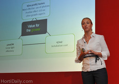 Opening speaker Esther van Echtelt from Philips Lighting proudly presented an update on all the global LED projects Philips has been involved with over the past few years. Recently Philips announced the installation of LED inter lighting at APS Salads and LED top and inter lighting at Melrow Salads.