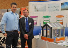 Paul van Gils from Mardenkro together with Paul Tate from Fargro, Mardenkro's UK distributer. Growers in the UK are already familiar with and using Mardenkro's greenhouse coatings, the acreage with diffuse coating increases globally, in both lit and unlit cultivations.