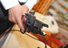 Agri Fast' TOM System is also in the UK an attractive alternative to twining or clipping the crops as labour costs play also an important role in the British greenhouse industry.