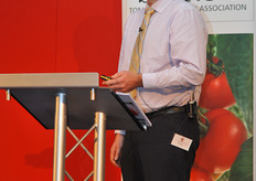 Tim Pratt from Farm Energy showed the first results from the trials with the refrigerant based dehumidification unit of the Drygair concept at Red Roofs Nursery. So far energy saving has been achieved, but yield is behind control production. They now look forward to continue trials if funding is available.