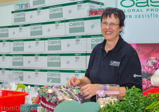 Florist Evelyn Gerull making arrangements at the Oasis booth