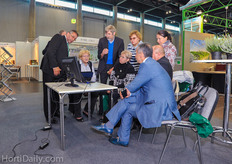 Harald Braungardt from Indega and Prof. Dr. Hans-Jürgen Tantau from the ZINEG projekt show the results to a Russian Delegation from the Russian Greenhouse Delegation led by mr Arkadiy Muravyev