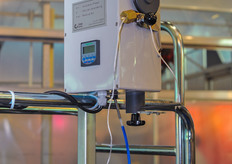 The automatic string machine of Steenks Service is fast. You can easily cut 1,500 strings per hour because of the fast motor and the easy cutting of the string.It can be used on every type of pipe rail trolley.