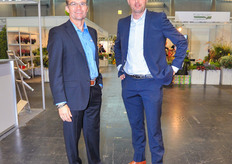 Arco van der Mout in conversation with trade show visitor Elmer Vlielander from Benfried International.